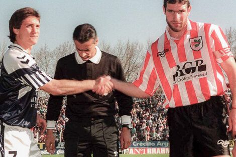 Dos símbolos: Guillermo Barros Schelotto y Martín Palermo, en la previa al "clásico del siglo" de 1996. 