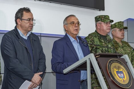 El ministro de Defensa, Iván Velásquez, anuncia la suspensión del cese al fuego con el Clan del Golfo. (Fuente: AFP)