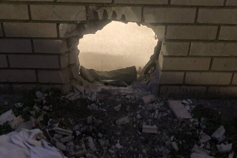 El agujero que cavaron los presos y por el cual escaparon de la cárcel (Foto: Newport News Sheriff's Office).