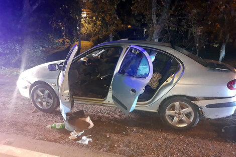 El auto en el que huyeron los atacantes de la casa de Machuca, interceptado en ruta 9.