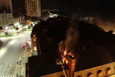 Se incendió parte del techo del Teatro Auditorium en Mar del Plata. (Fuente: Télam)