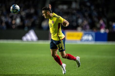 Golazo de chilena del exRiver Rafael Borré para Colombia