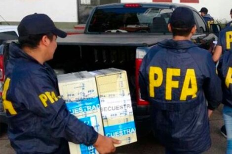En la casa del acusado se secuestraron teléfonos celulares, aparatos electrónicos de comunicación y diverso material de importancia para la investigación. 