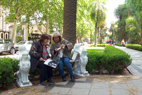 La periodista de Rosario/12 Sonia Tessa y Nora Pastorini, de Hijos.