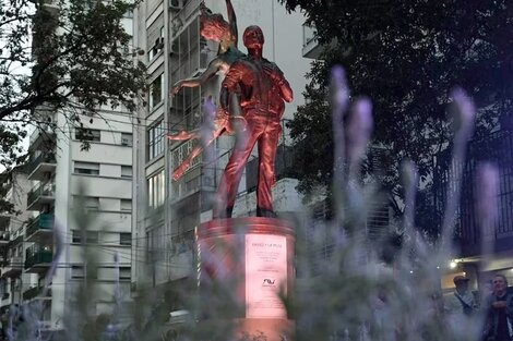 “Favio y La Musa”: inauguraron una escultura homenaje a Leonardo Favio en Villa Crespo