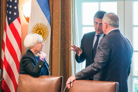 Sergio Massa, con Janet Yellen, secretaria del Departamento del Tesoro, y Marc Stanley, embajador de Estados Unidos en Argentina. (Fuente: Prensa Ministerio de Economía)