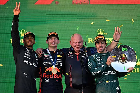 Hamilton, Verstappen y Alonso, en el podio del Gran Premio de Australia de F1. (Fuente: AFP)