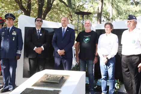 El gobernador Perotti junto a Rada, presidente de la Federación de Veteranos de Malvinas de Santa Fe.