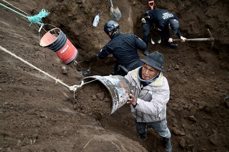 Ecuador confirma la muerte de 27 personas tras el derrumbe de una montaña