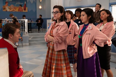 “Rise Of The Pink Ladies”, por Paramount+: rosas y maravillosas