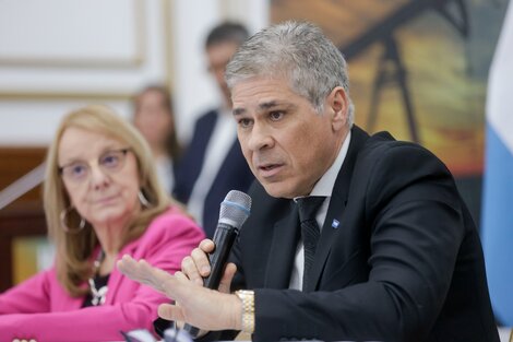 El presidente de YPF, Pablo González, con la gobernadora de Santa Cruz, Alicia Kirchner. 