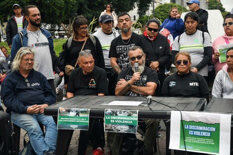 Los cartoneros exigen que se derogue la licitación que los equipara con "residuos"