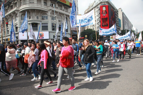 Escalada de protestas contra recortes en asistencia social