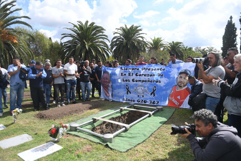 Choferes de toda la zona oeste despidieron a su compañero asesinado. (Fuente: Télam)