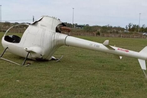 Un helicóptero cayó a tierra segundos después de despegar y el piloto salió ileso