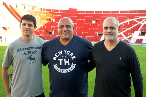 Fernando Barreto, Javier Montanari y Gabriel García Marzolla, de Relaciones Públicas de Huracán (Fuente: Alejandro Leiva)