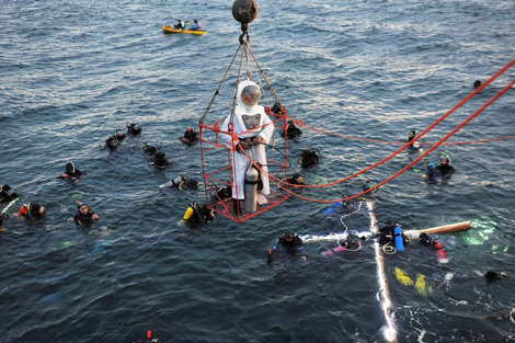 Semana Santa: el Vía Crucis Submarino, una actividad "muy patagónica"