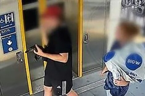 "La pareja fue vista mostrando el animal al público en el centro comercial", remarcó la policía. (Foto: AFP)