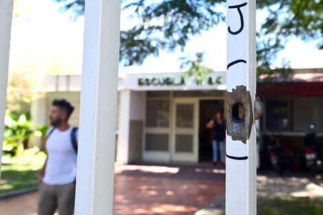 La escuela primaria N 84 José Mármol, una de las atacadas.