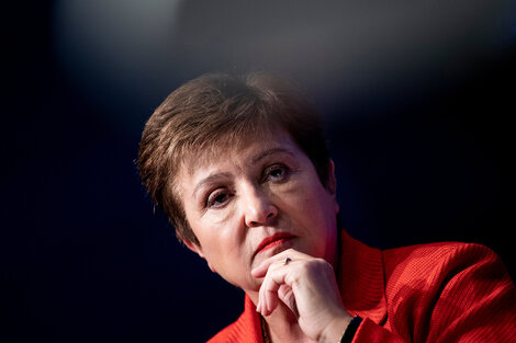 Kristalina Georgieva, titular del FMI, advierte que la economía global enfrenta turbulencias. (Fuente: AFP)