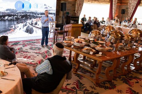 Mauricio Macri, con empresarios en una charla en Llao Llao.