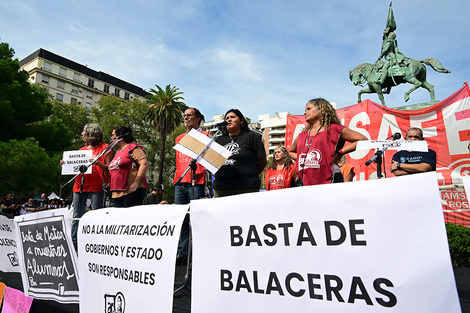 "¡Se están metiendo con lo más sagrado, nuestros niños!", dijeron en los discursos (Fuente: Sebastián Granata)