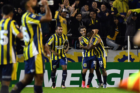 Campaz celebra su primer gol en Central (Fuente: Fotobaires)