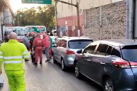 Choque en cadena entre 9 autos y un camión en la Autopista 25 de Mayo: hay 6 heridos 