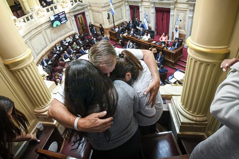 Entre lágrimas y aplausos desde los palcos el Senado volvió a sesionar después de cinco meses