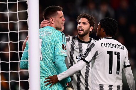 Susto en la Europa League: el arquero de la Juventus tuvo que ser reemplazado por un dolor en el pecho