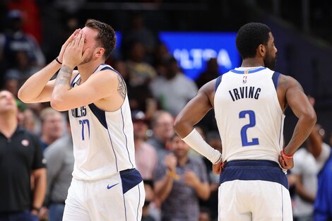 La NBA multó a los Dallas Mavericks por ir para atrás