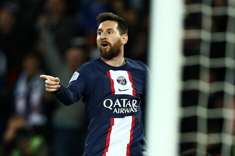 Messi agradece la gran asistencia de Mbappé para su golazo.