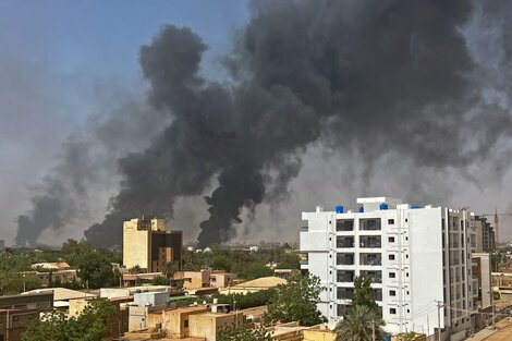 Enfrentamientos con aviones, vehículos blindados y camiones con ametralladoras montadas en la ciudad de Jartum.