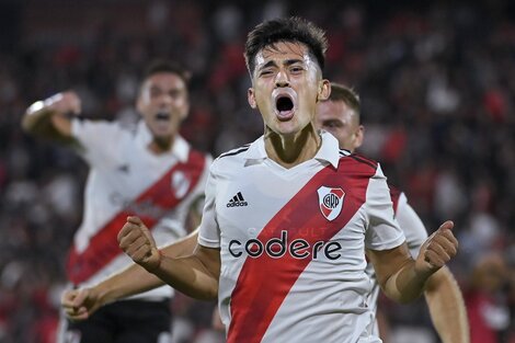 Pablo Solari festeja el único gol de la noche en Rosario (Fuente: NA)