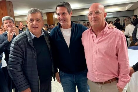 Mario Negri se subió a la foto del festejo de Guillermo Cavigliasso.