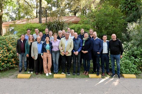 Martín Insaurralde y Chiqui Tapia se reunieron con intendentes, ministros y legisladores