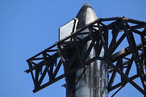 El vehículo espacial de SpaceX tiene 120 metros de alto y nueve de diámetro. (Foto: Patrick Fallon/AFP)