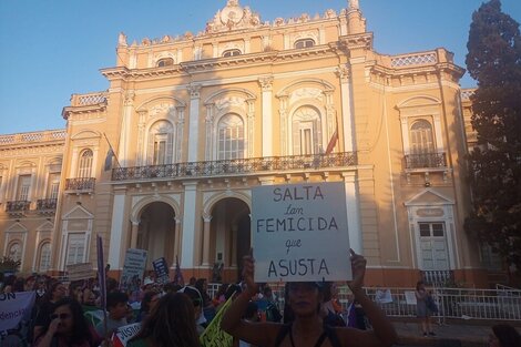 Una mujer está grave después de que su expareja la atacara 