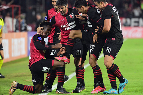 El particukar festejo de Newell´s en uno de los tres goles (Fuente: Sebastián Granata)