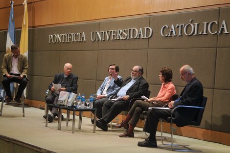 El panel de los autores de "La verdad los hará libres". 