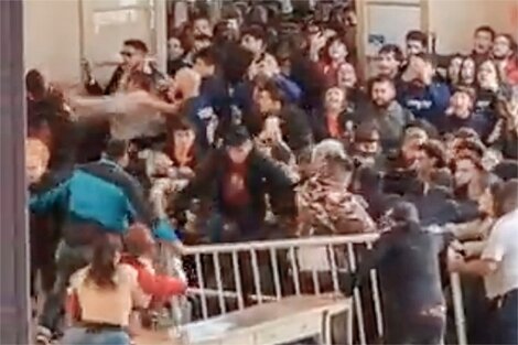 Patovicas, pasillos vallados, golpes y gritos: los detalles de una batalla campal en la Facultad de Derecho