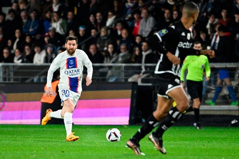 Messi gestó el primer gol y dio la asistencia para el segundo tanto, los dos de Mbappé (Fuente: AFP)