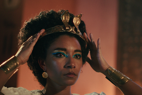 La actriz británica negra Adele James interpreta a la última reina del Antiguo Egipto. (Foto: AFP)