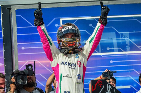 Leonel Pernía festeja el triunfo en el Cabalén. (Fuente: Prensa TC2000)