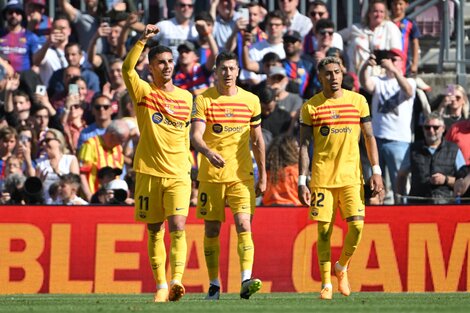 Torres levanta su brazo en el festejo de su gol