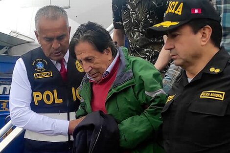 De regreso a Perú, Alejandro Toledo fue trasladado a prisión