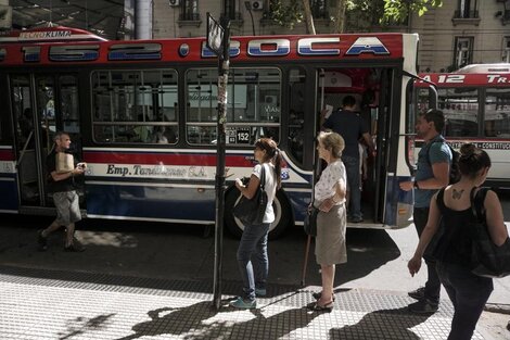 En mayo habrá un aumento en los transportes y subirá el monto del saldo negativo de la tarjeta SUBE (Fuente: AFP)