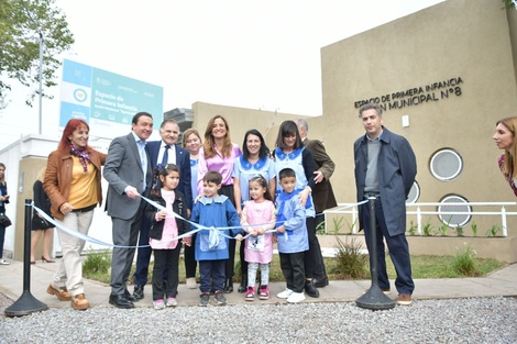 Andrés Watson y Victoria Tolosa Paz inauguraron el nuevo edificio para el Jardín Municipal Nº8