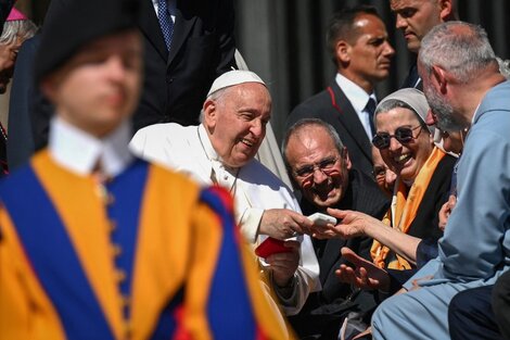 El Papa Francisco permitirá que mujeres y laicos puedan votar en la próxima reunión de obispos de todo el mundo