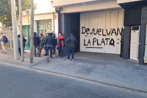 Una de las protestas en la puerta de la financiera.